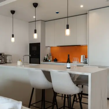 Venta de apartamento en planta media en Higueron