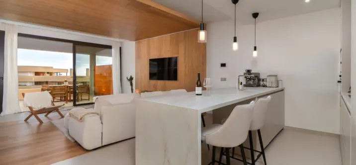 Venta de apartamento en planta media en Higueron 3