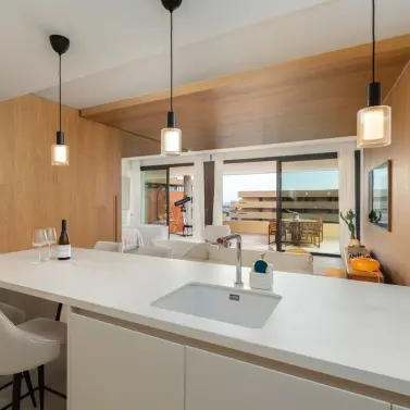 Venta de apartamento en planta media en Higueron