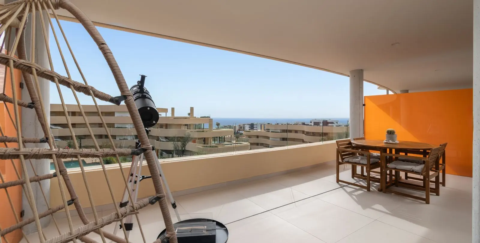 Venta de apartamento en planta media en Higueron 2