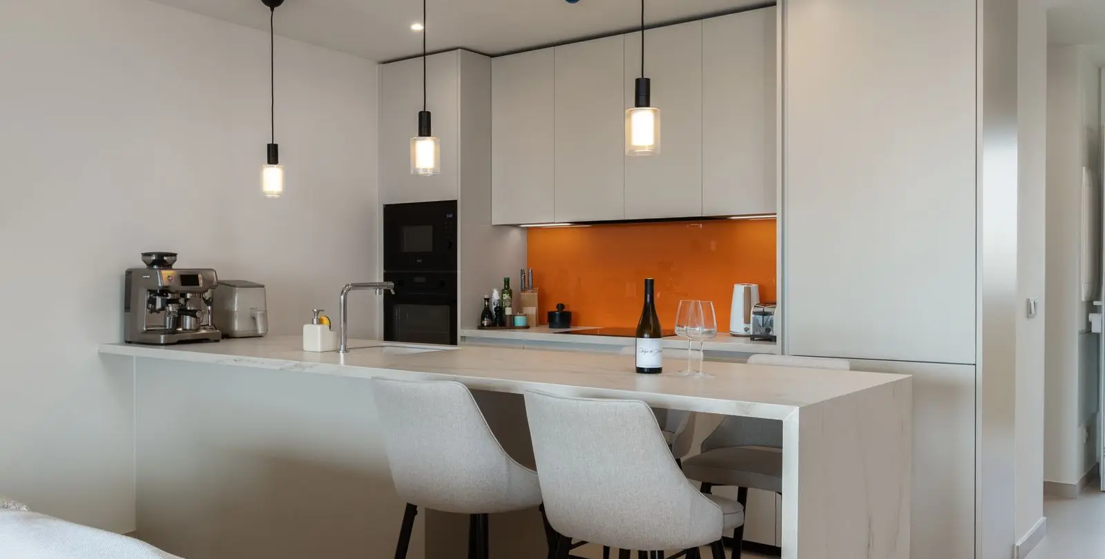 Venta de apartamento en planta media en Higueron 3