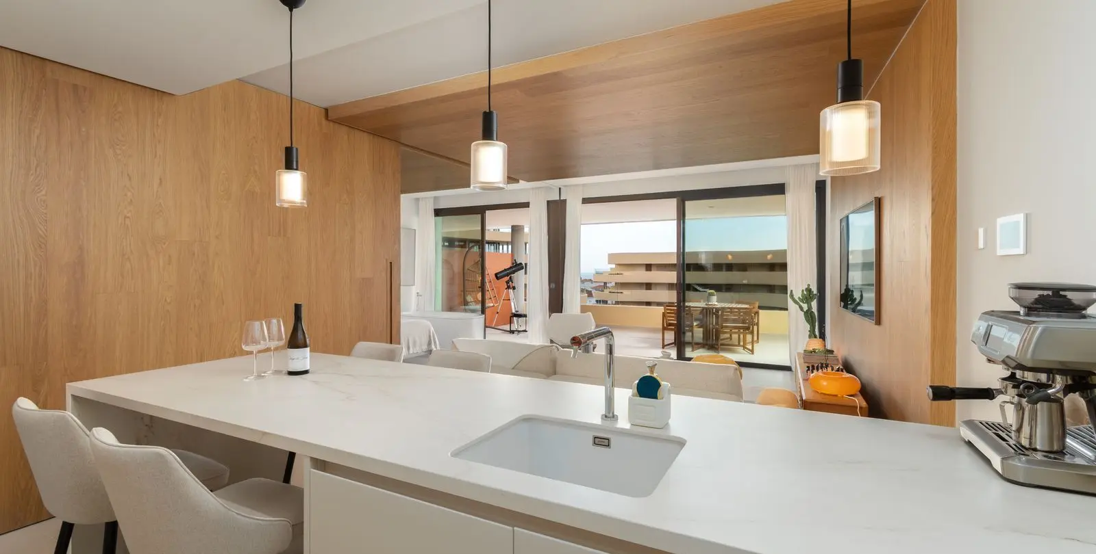 Venta de apartamento en planta media en Higueron 5