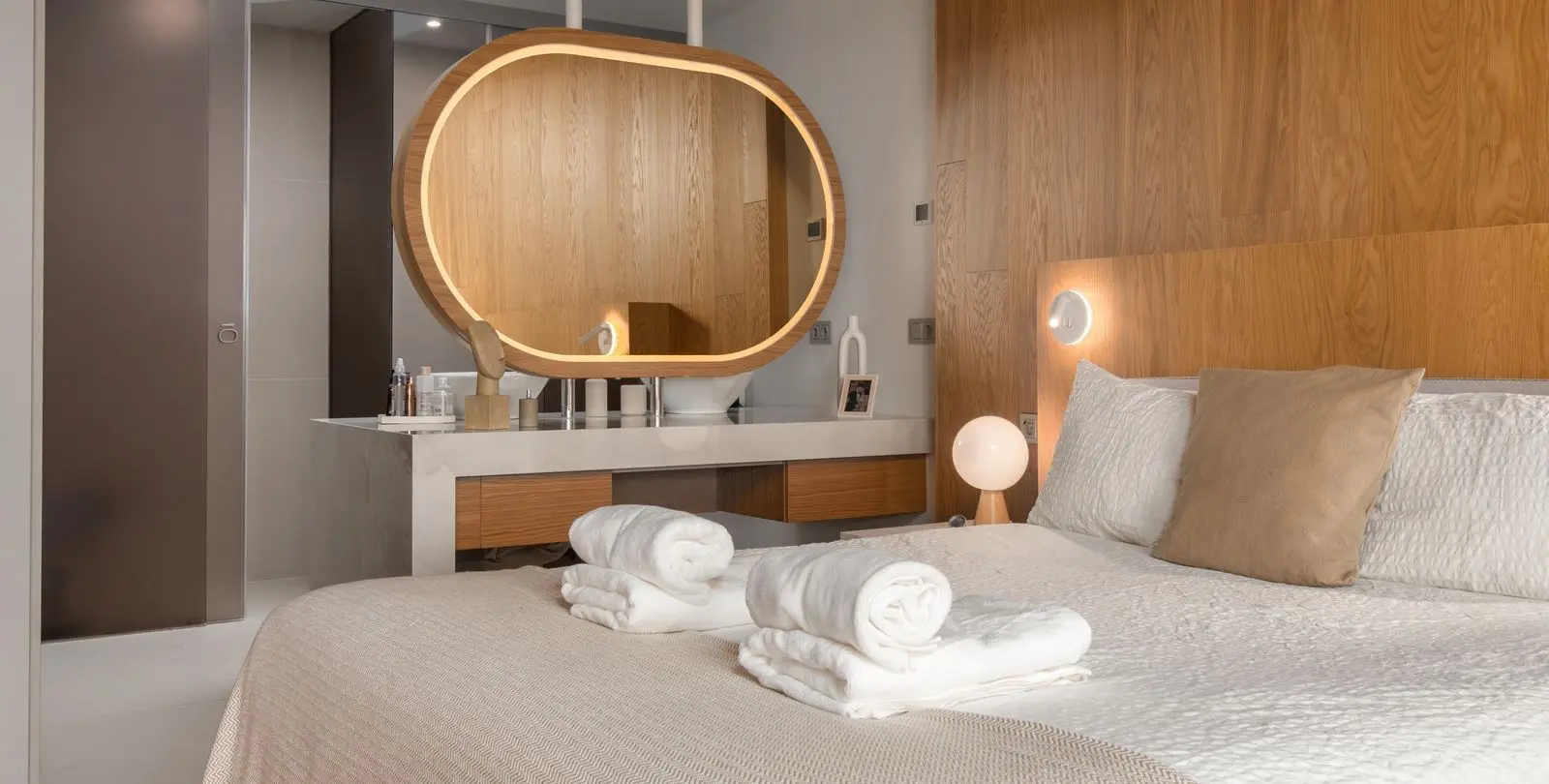 Venta de apartamento en planta media en Higueron 10