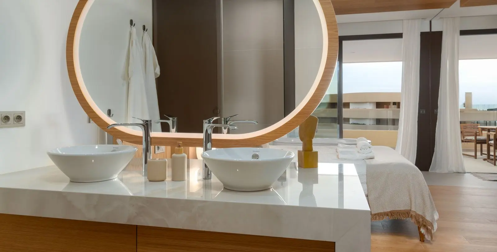 Venta de apartamento en planta media en Higueron 12
