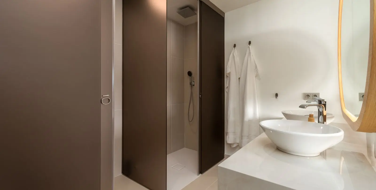 Venta de apartamento en planta media en Higueron 13