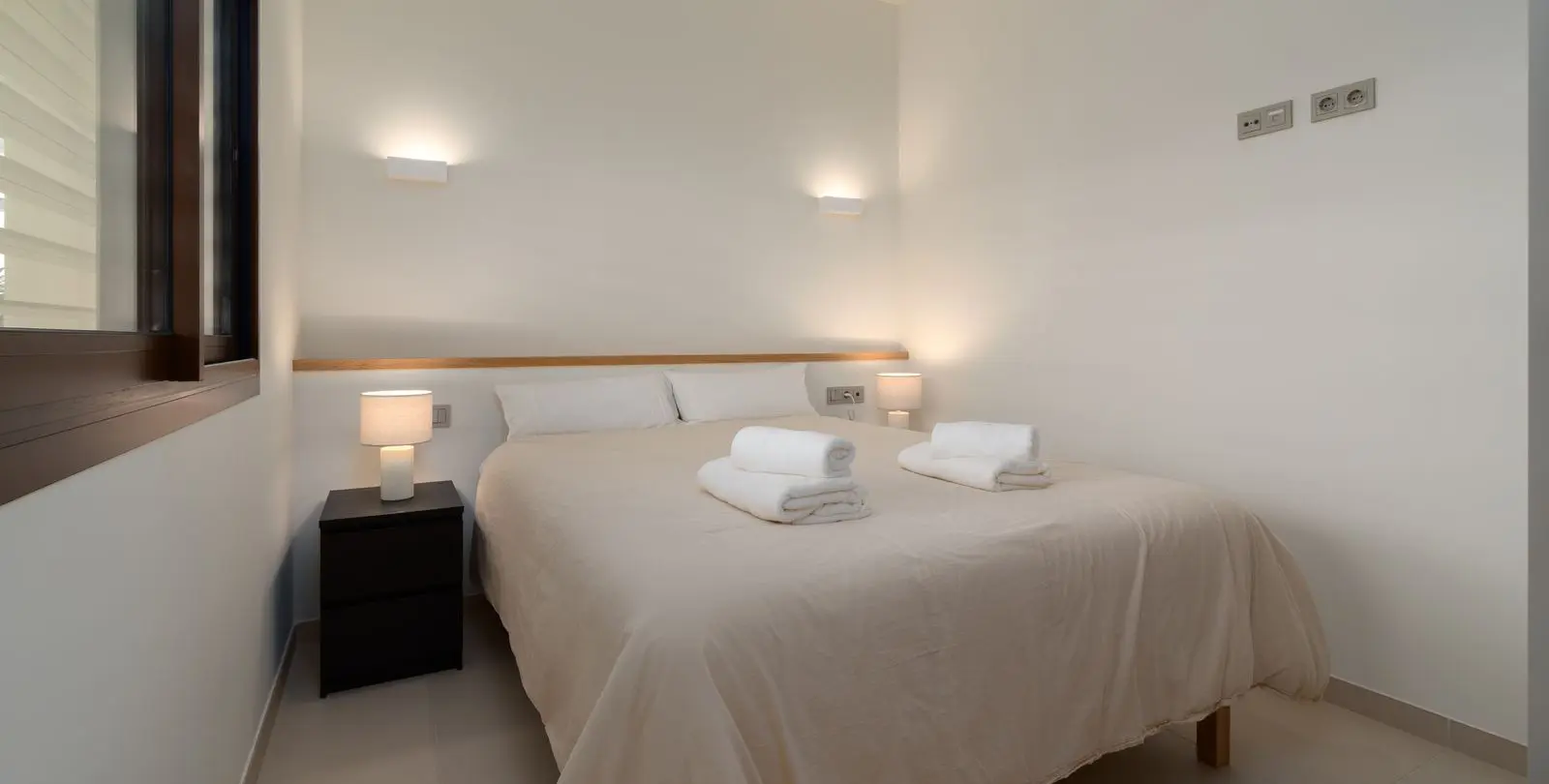 Venta de apartamento en planta media en Higueron 14