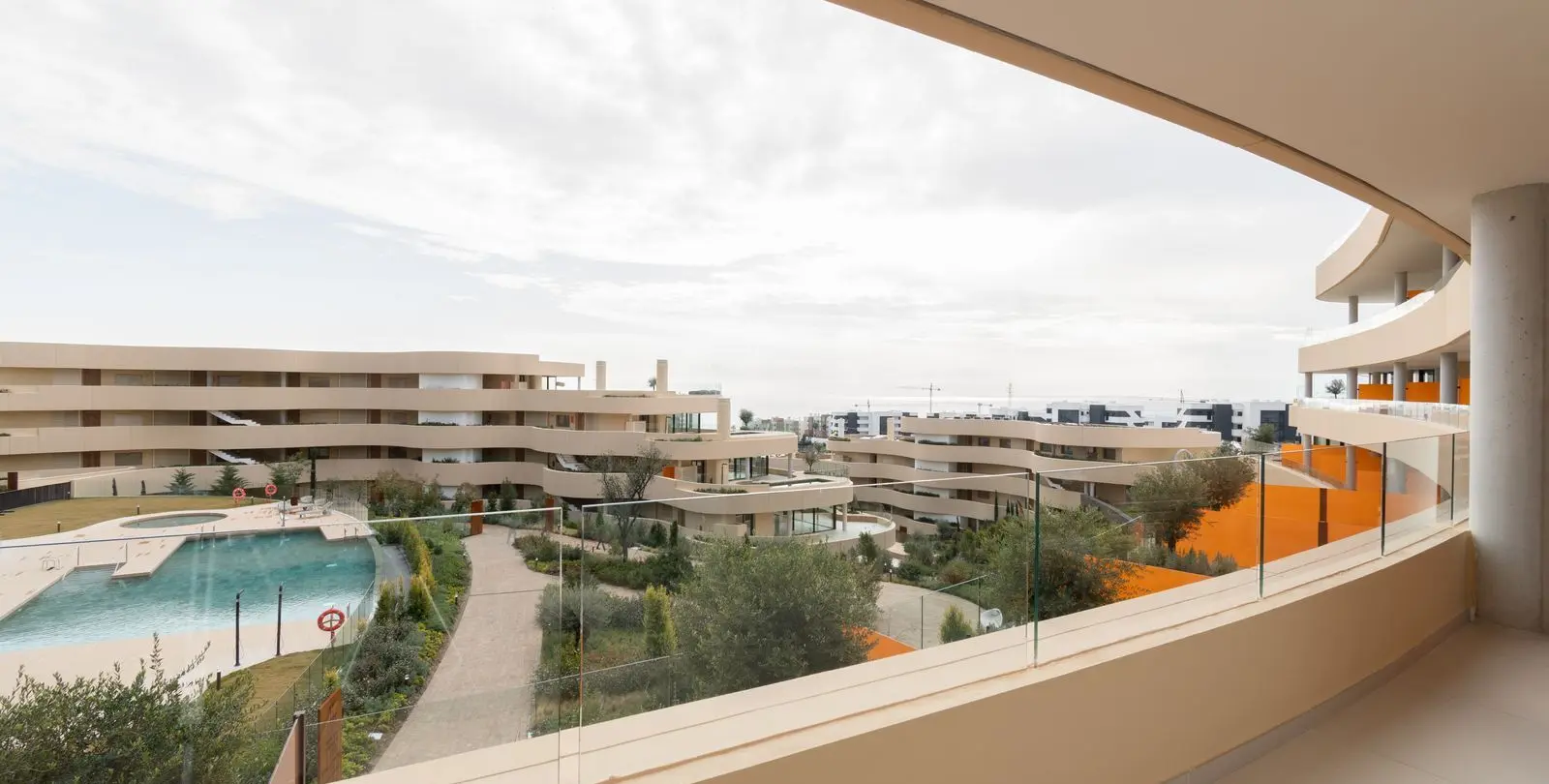Venta de apartamento en planta media en Higueron 17
