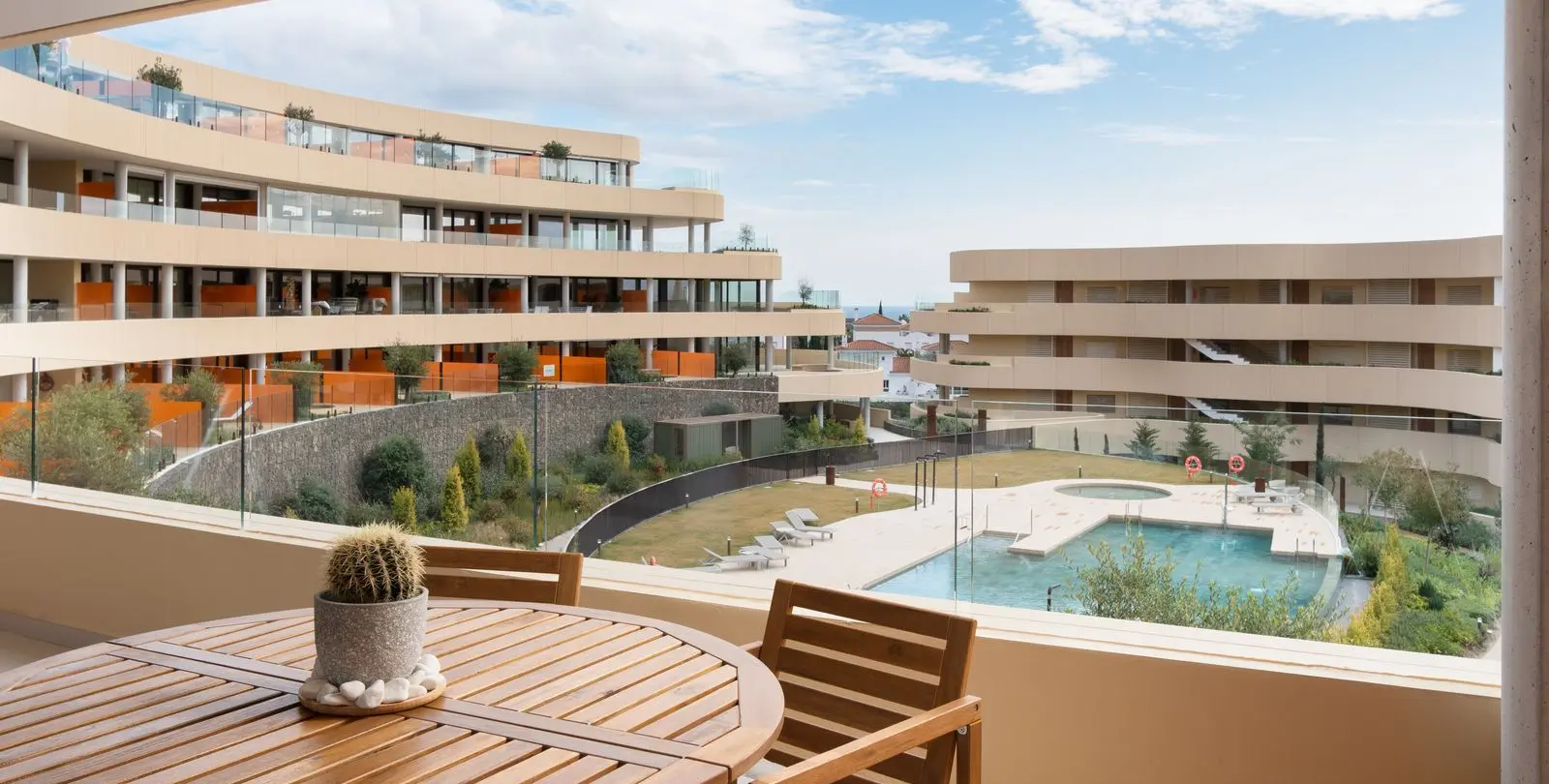 Venta de apartamento en planta media en Higueron 18