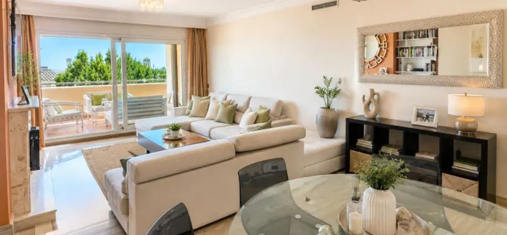 Venta de apartamento en planta media en Sierra Blanca 2