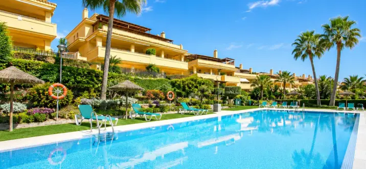 Venta de apartamento en planta media en Sierra Blanca 3