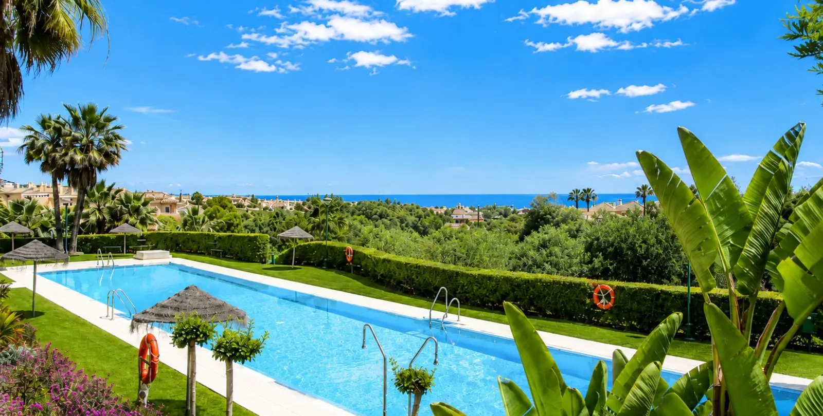 Sale of middle floor apartment in Sierra Blanca 1
