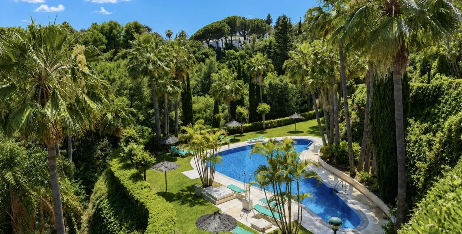 Sale of middle floor apartment in Sierra Blanca 14
