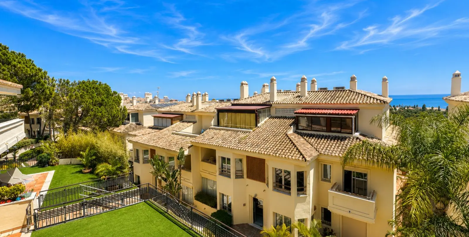 Sale of middle floor apartment in Sierra Blanca 15