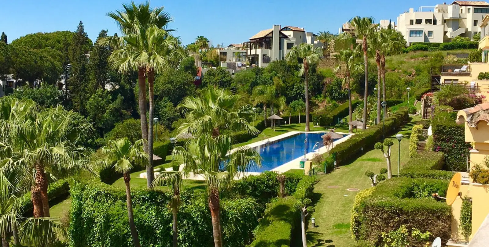 Sale of middle floor apartment in Sierra Blanca 19