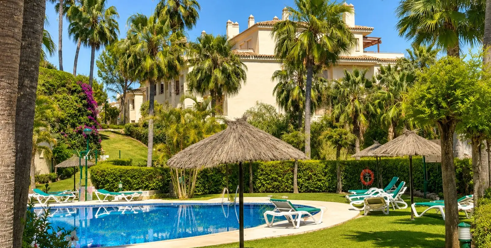Sale of middle floor apartment in Sierra Blanca 33