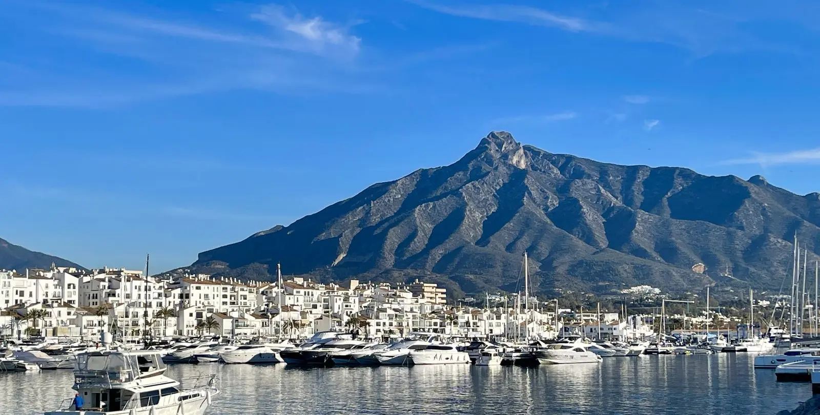 Sale of middle floor apartment in Sierra Blanca 37