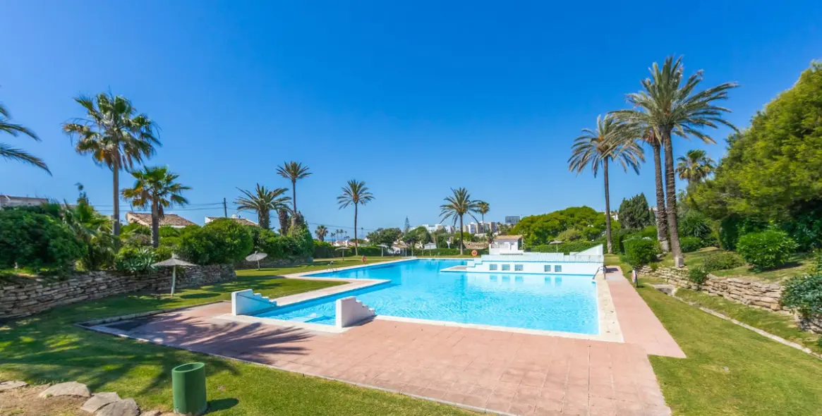 Venta de villa independiente en Estepona 3