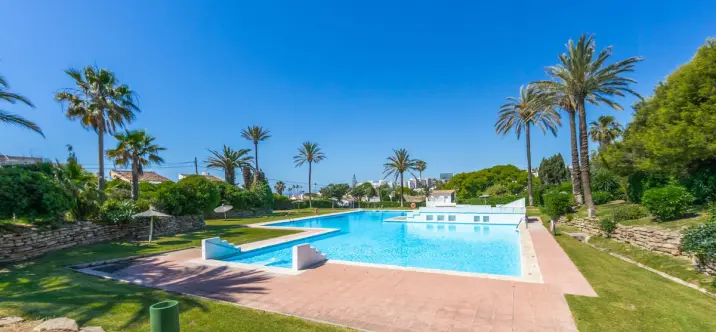 Venta de villa independiente en Estepona 2
