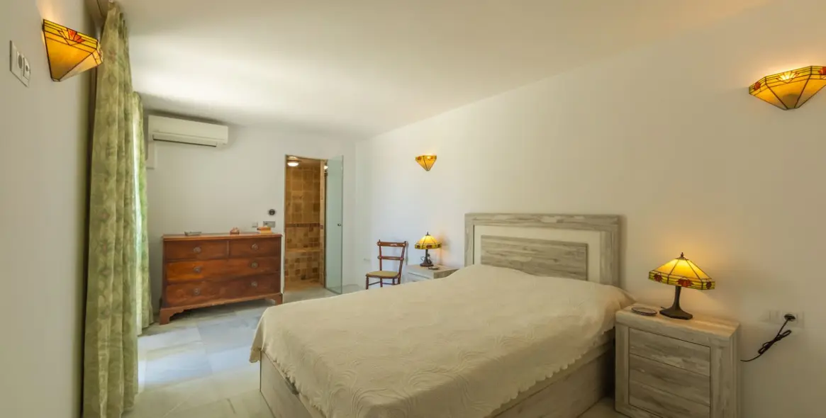 Venta de villa independiente en Estepona 48