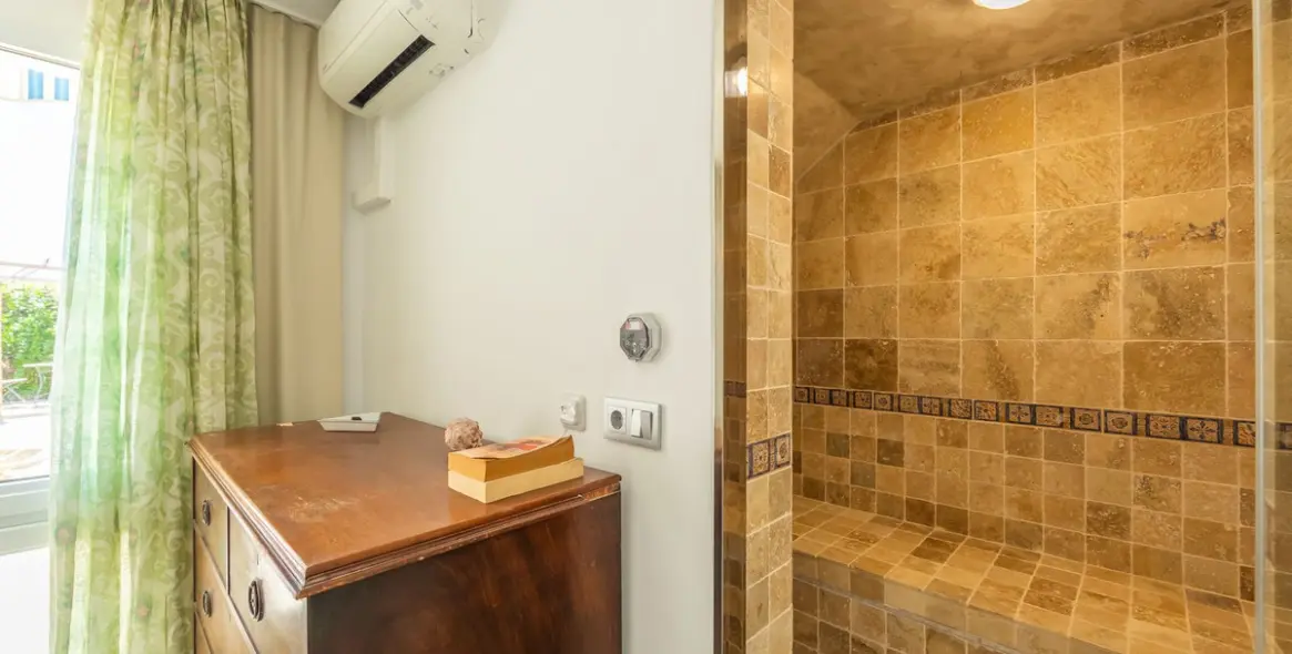 Venta de villa independiente en Estepona 50
