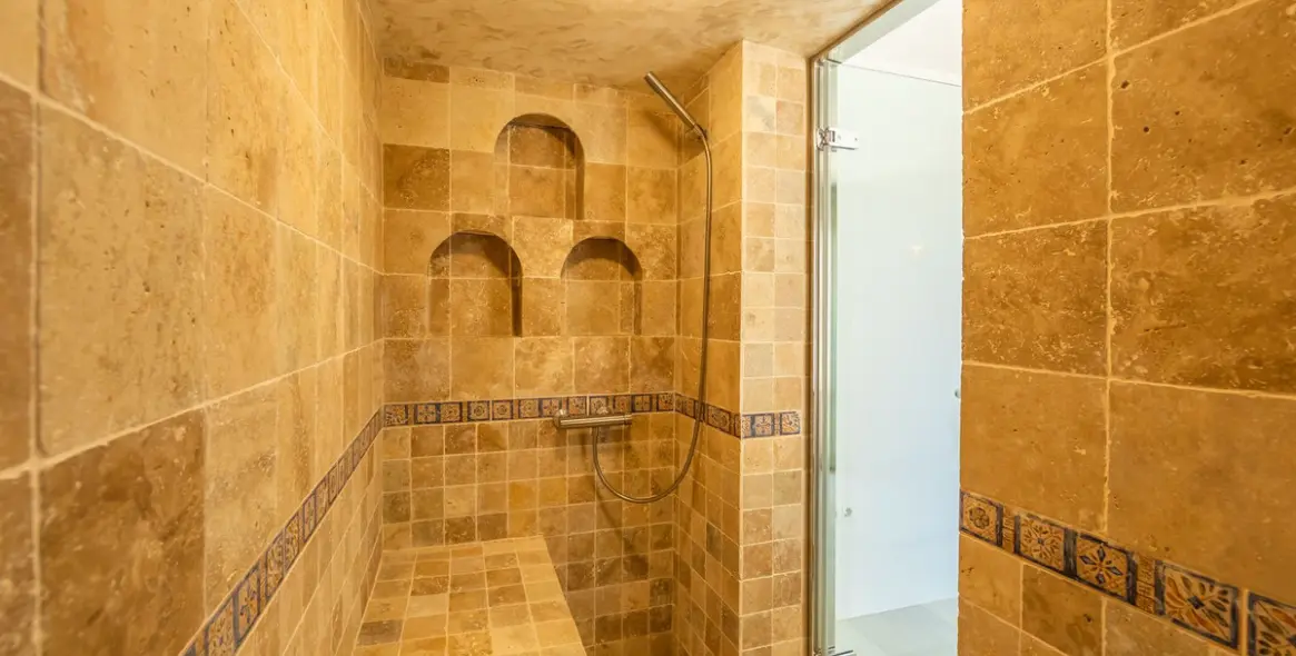 Venta de villa independiente en Estepona 51