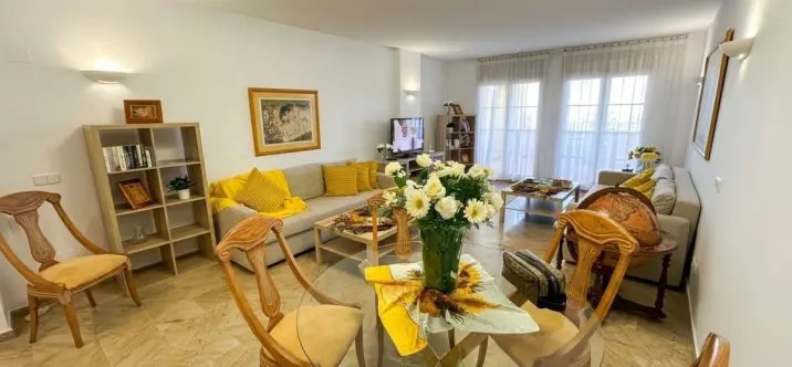 Long-term rent of middle floor apartment in Marbella 2