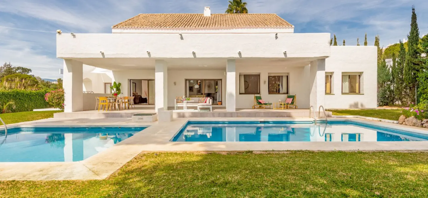 Alquiler a corto plazo de villa independiente en Puerto Banús 0