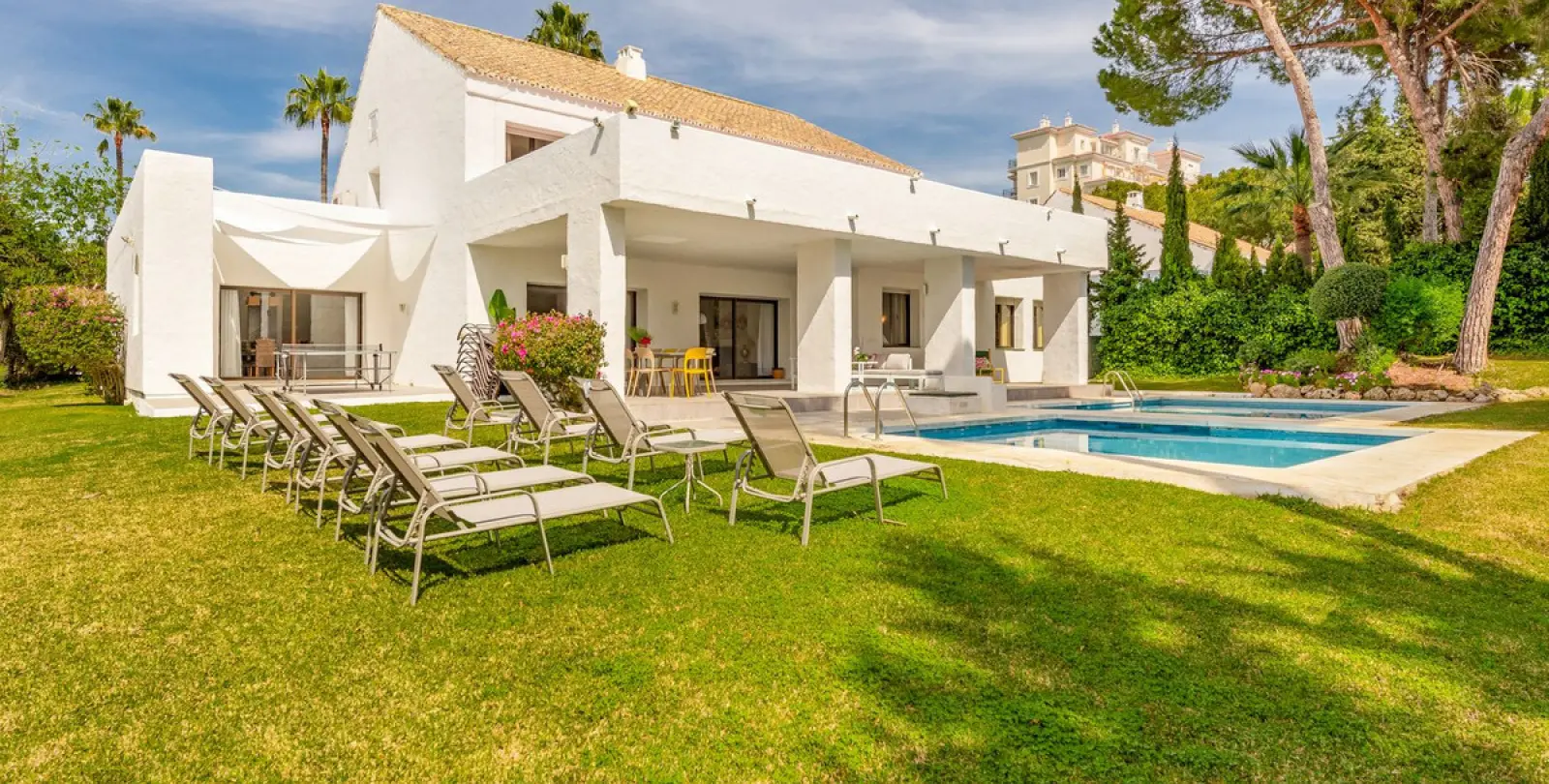 Alquiler a corto plazo de villa independiente en Puerto Banús 21