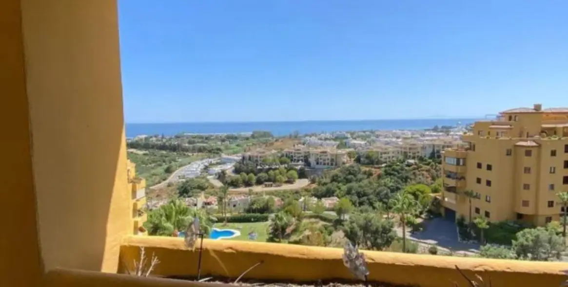 Sale of penthouse duplex in Estepona 7