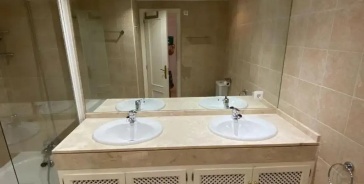 Sale of penthouse duplex in Estepona 26