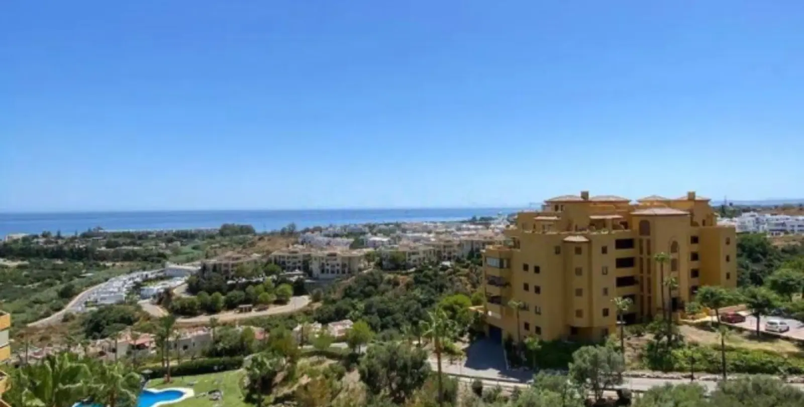 Sale of penthouse duplex in Estepona 1