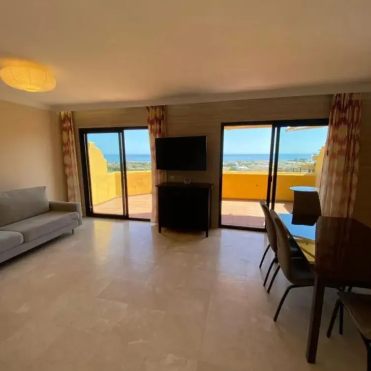 Продажа двухуровневого пентхауса в Estepona