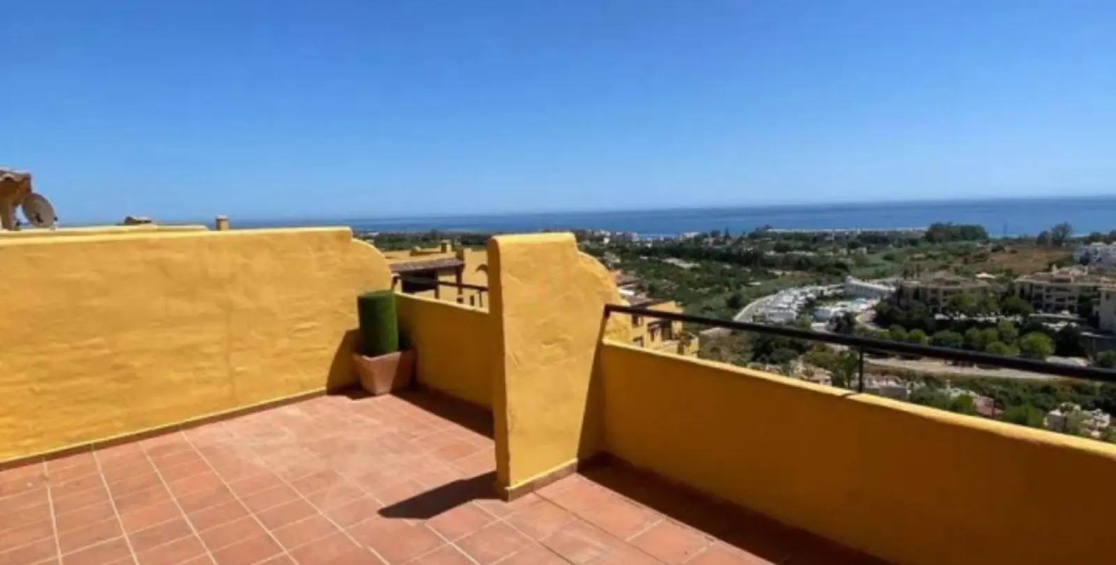 Sale of penthouse duplex in Estepona 4