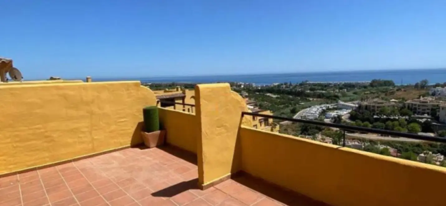 Продажа двухуровневого пентхауса в Estepona 3