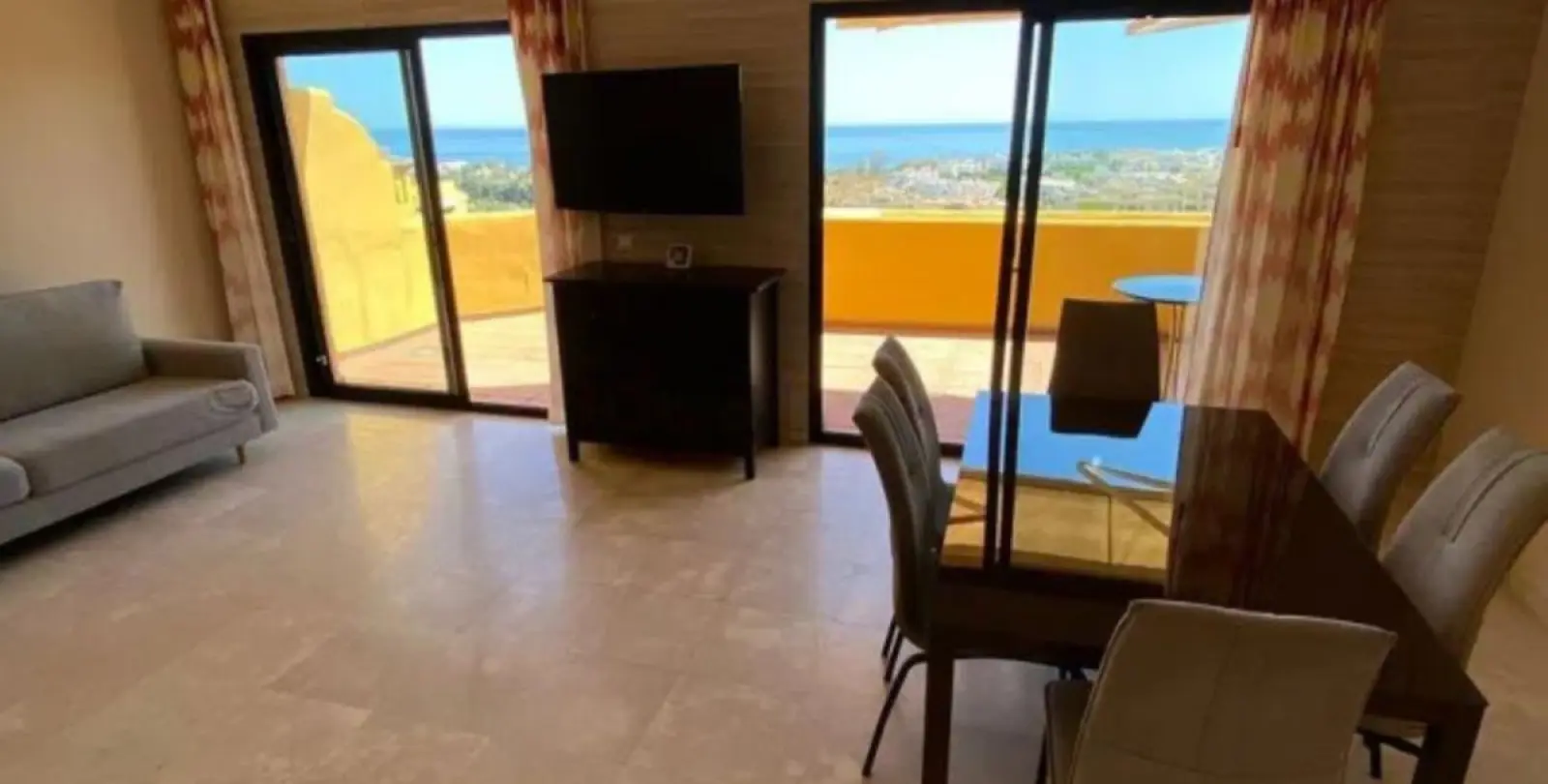 Sale of penthouse duplex in Estepona 10