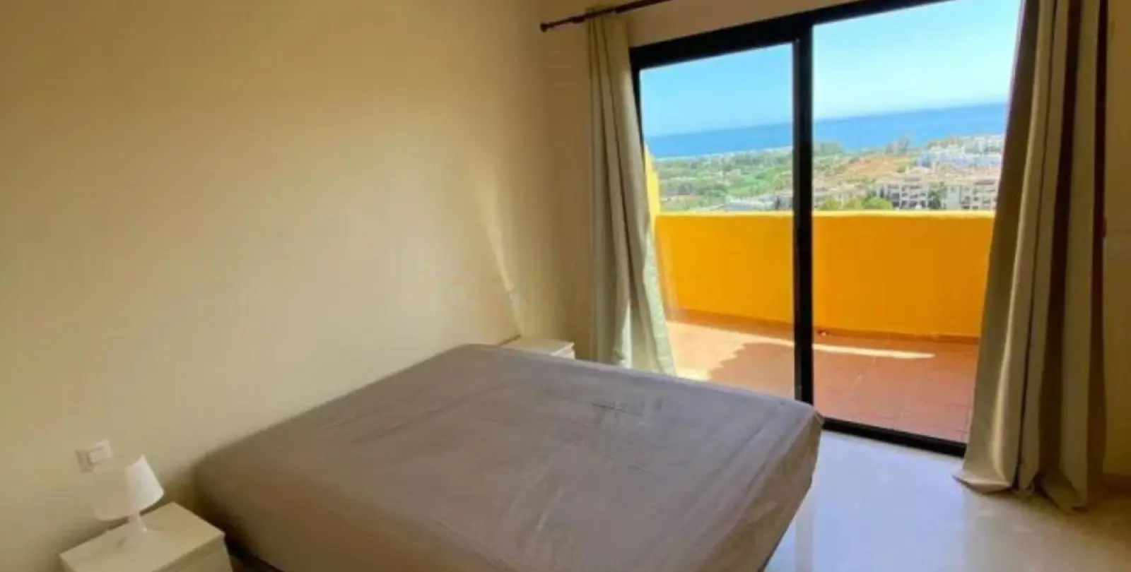 Sale of penthouse duplex in Estepona 23
