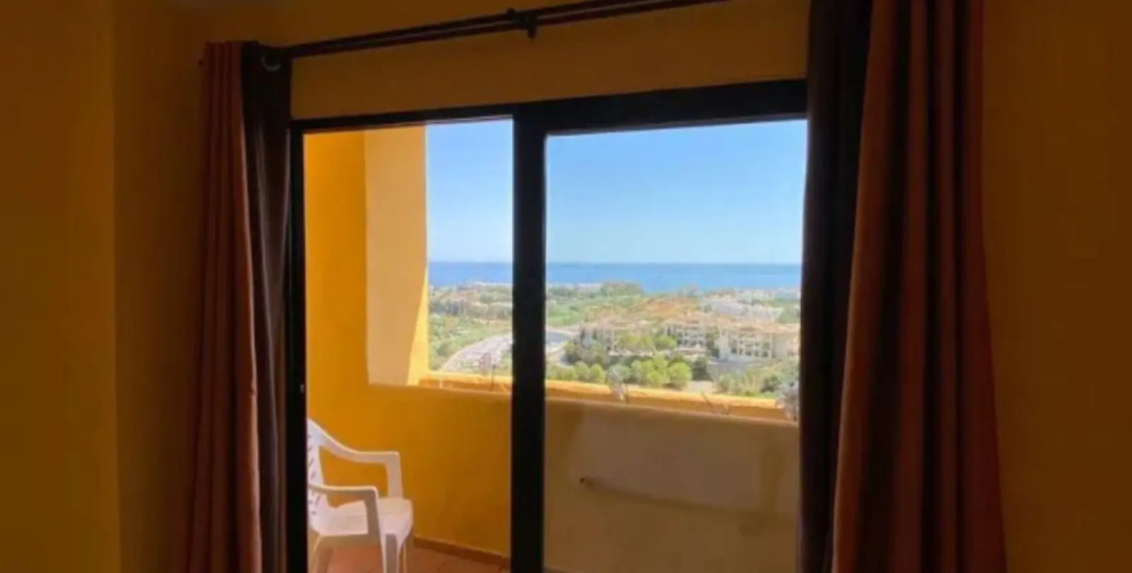 Sale of penthouse duplex in Estepona 30