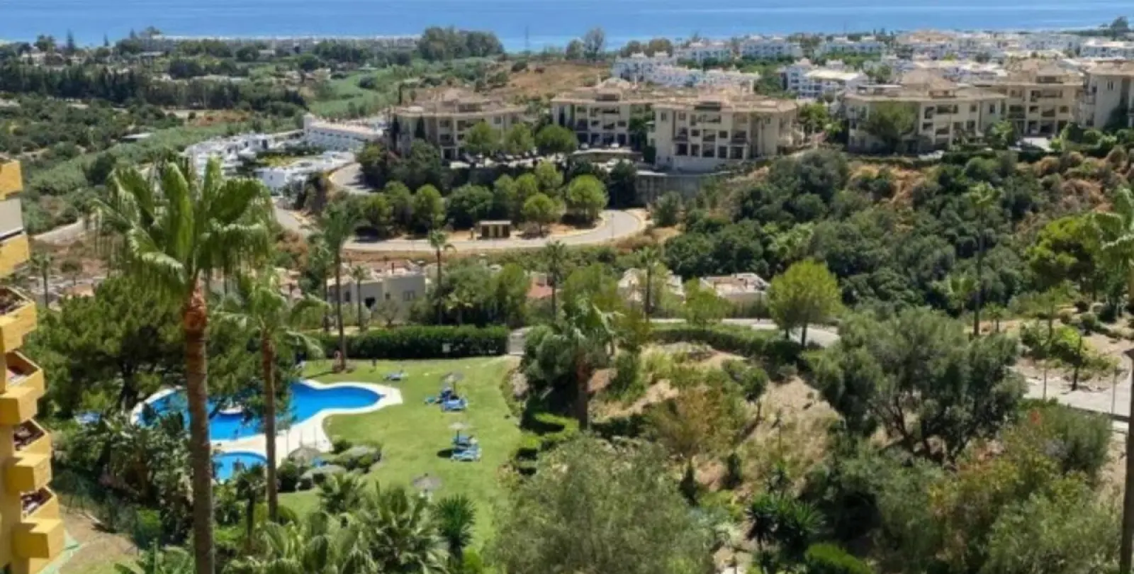 Sale of penthouse duplex in Estepona 32