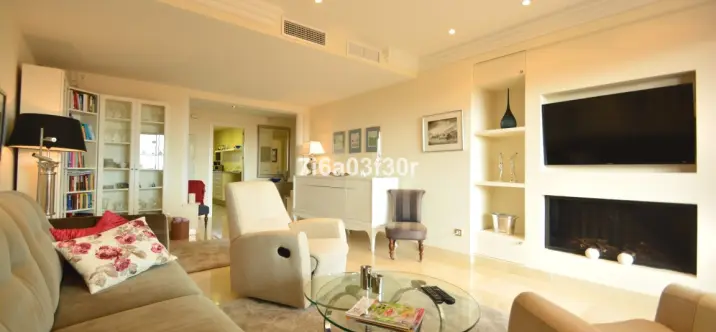 Short-term rent of penthouse in Benahavís 0