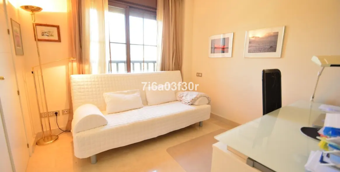 Short-term rent of penthouse in Benahavís 12