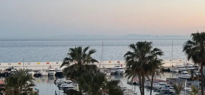 Sale of middle floor apartment in Marbella 0