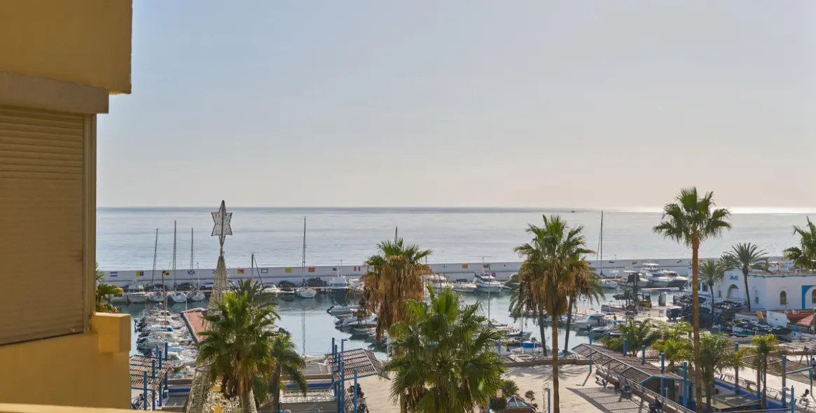 Sale of middle floor apartment in Marbella 2