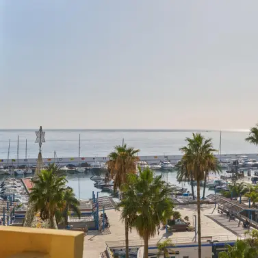 Sale of middle floor apartment in Marbella