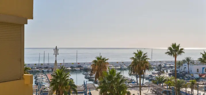 Sale of middle floor apartment in Marbella 1