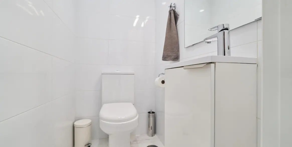 Sale of middle floor apartment in Marbella 24