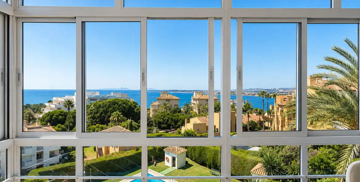 Продажа апартаментов на среднем этаже в Estepona 1