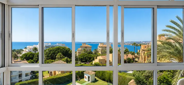 Sale of middle floor apartment in Estepona 0