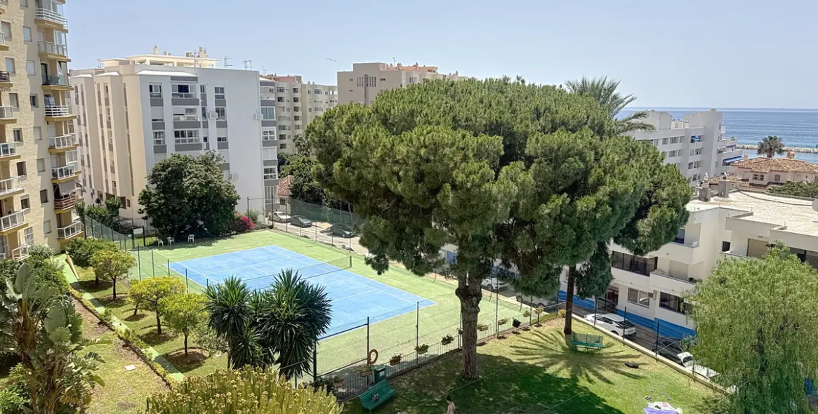 Продажа апартаментов на среднем этаже в Estepona 2