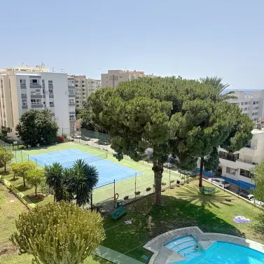 Sale of middle floor apartment in Estepona
