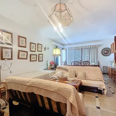 Sale of middle floor apartment in Estepona